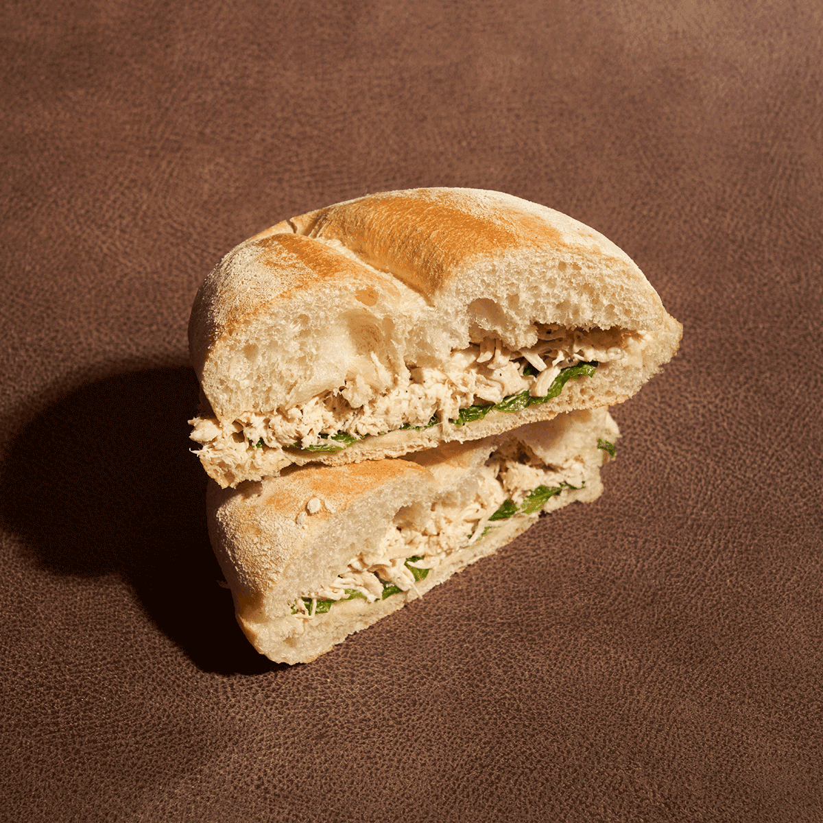PAN-CON-POLLO-CORTADO.png